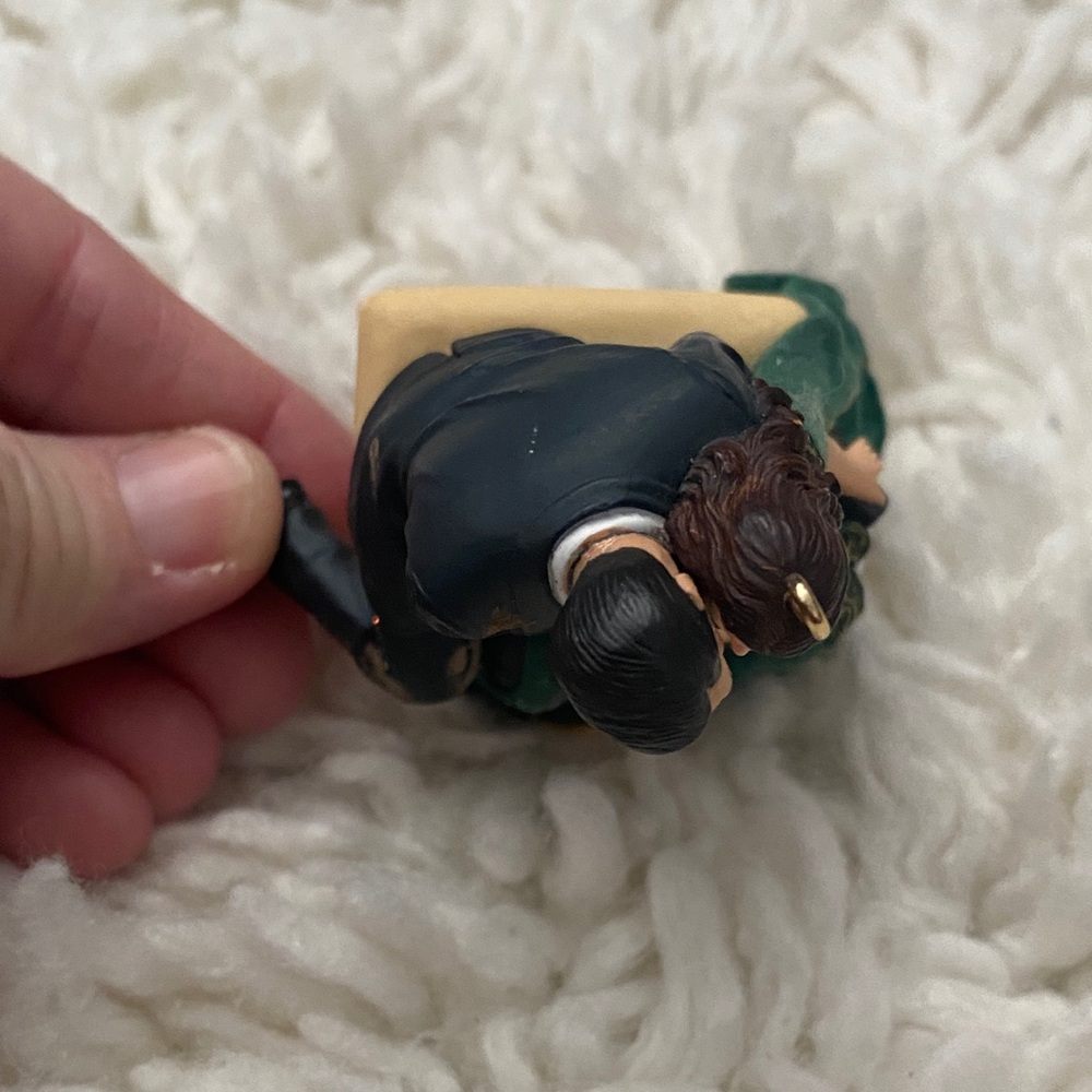 Vintage hallmark gone with the wind 2004 Scarlett o’Hara & Rhett Xmas ornament - Picture 8 of 16